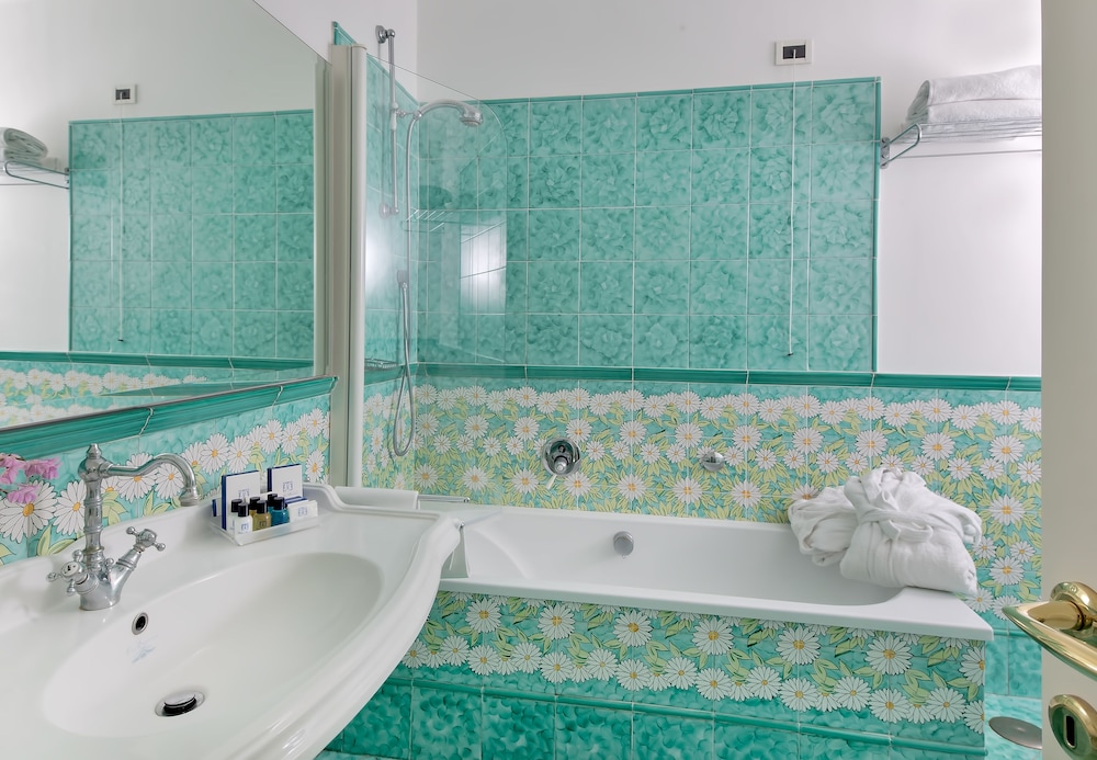 Relais Maresca Luxury Small Hotel 70/71