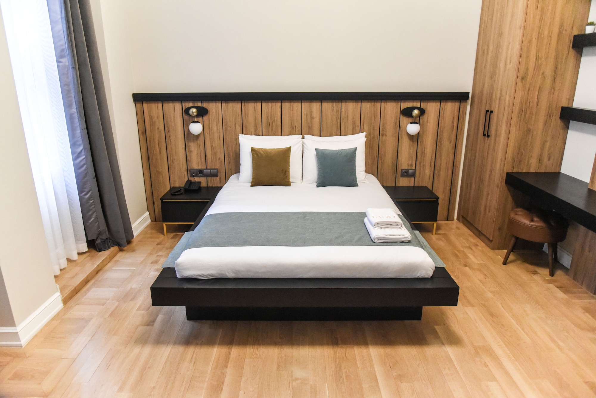 غرفة قياسية ثلاثية بسرير مزدوج وسرير فردي، Luxir Hotel Taksim, Istanbul 2/3