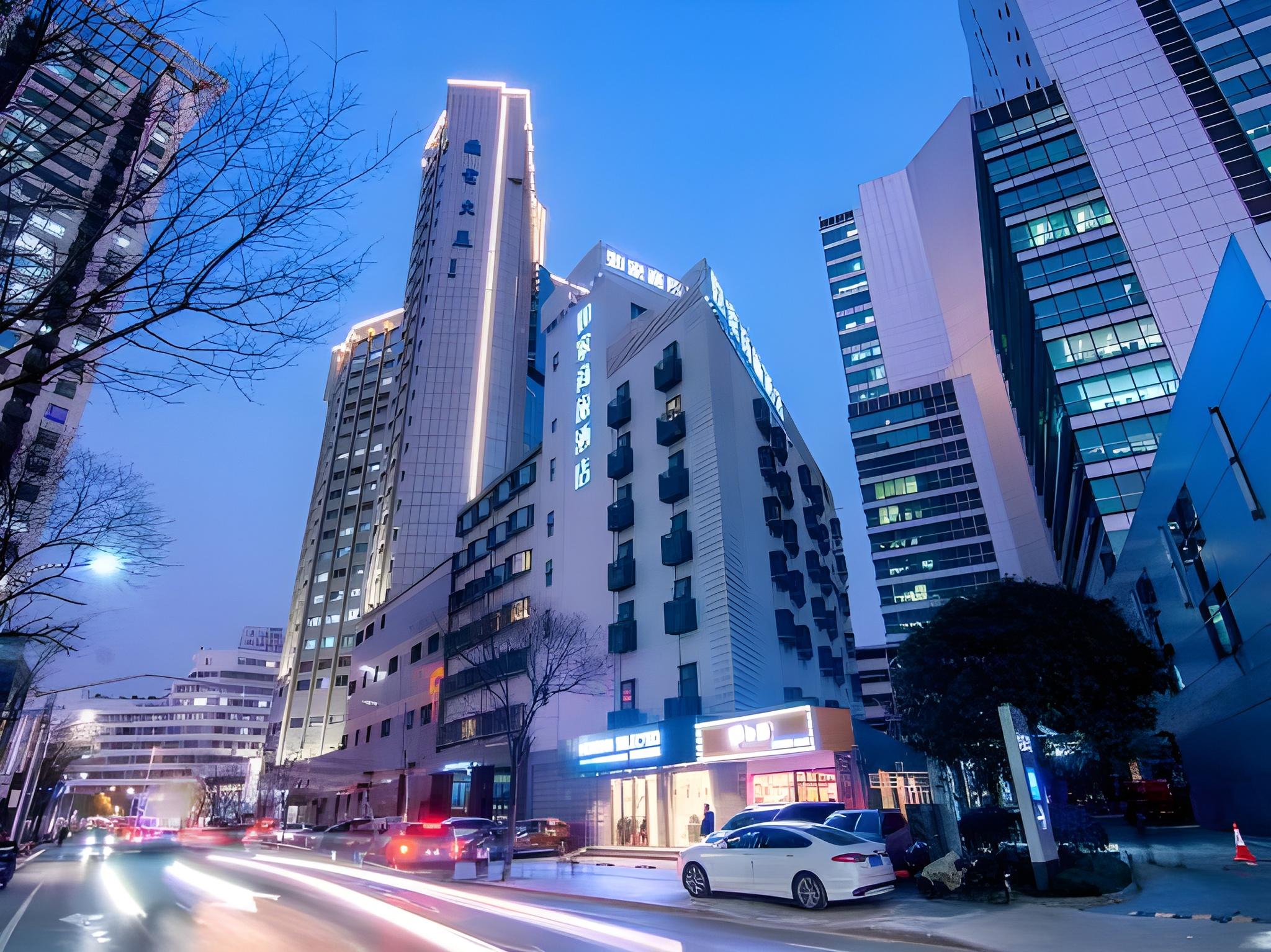 Home Inn Selected (South Square of Shanghai Railway Station) 6/63