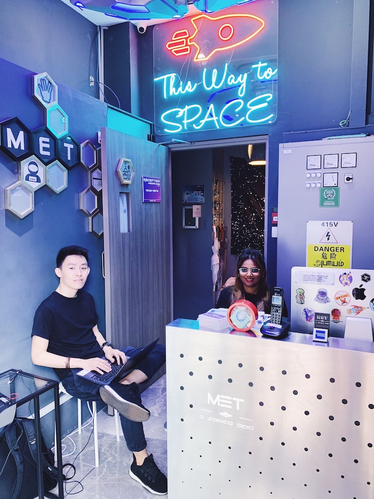 Met A Space Pod @ Arab Street 6/50