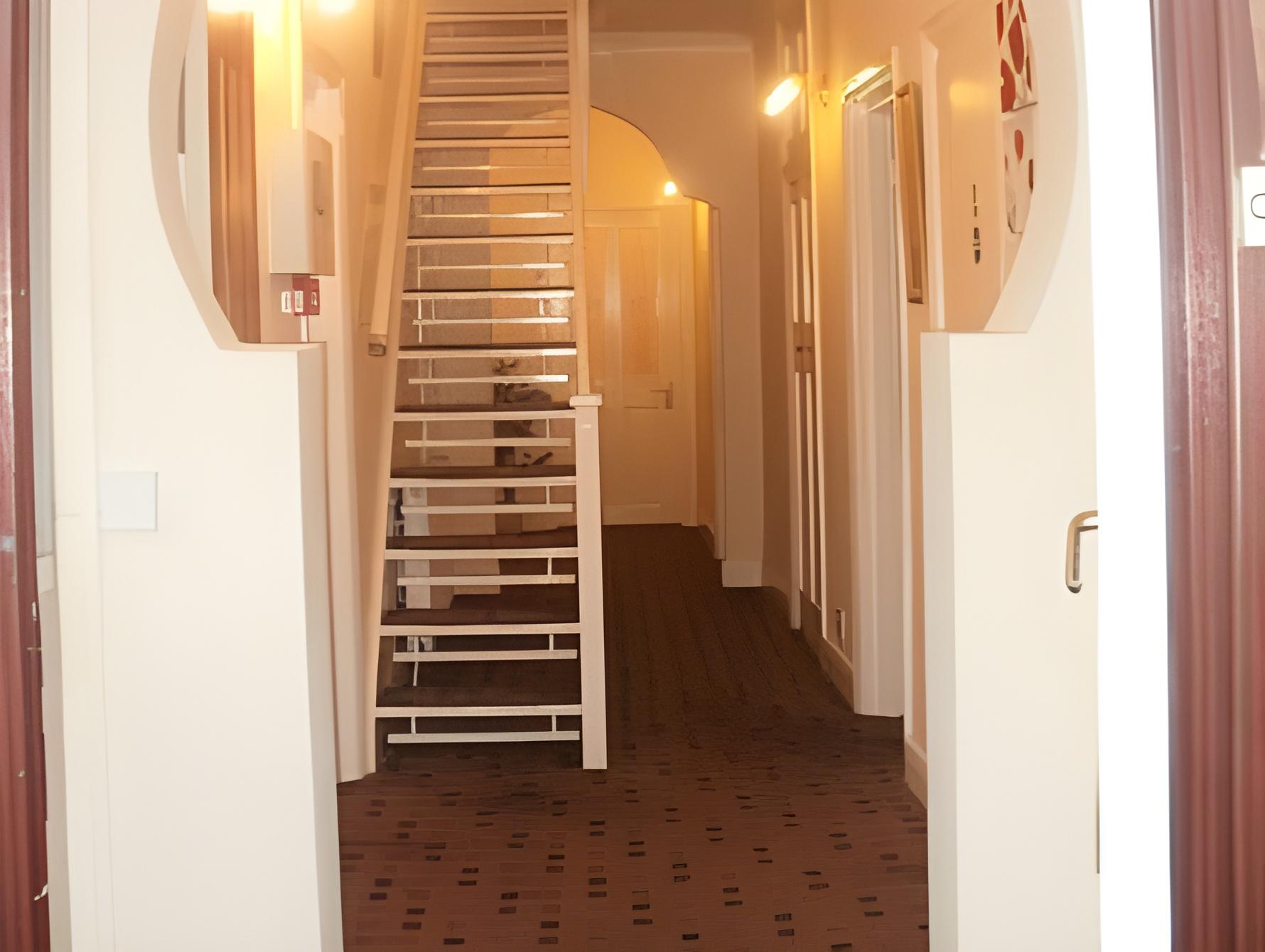 London Heathrow Guesthouse 6/23