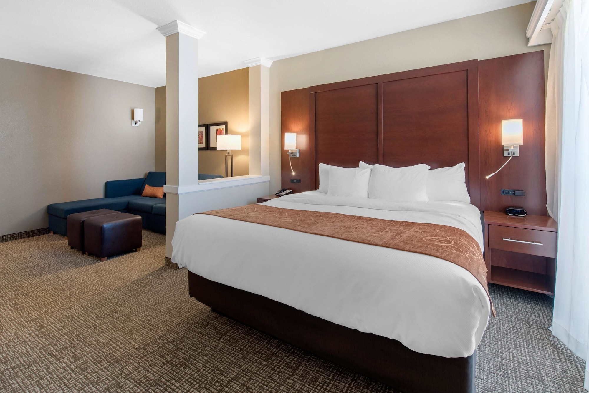 SUITE, KING BED, SOFA, HOT TUB