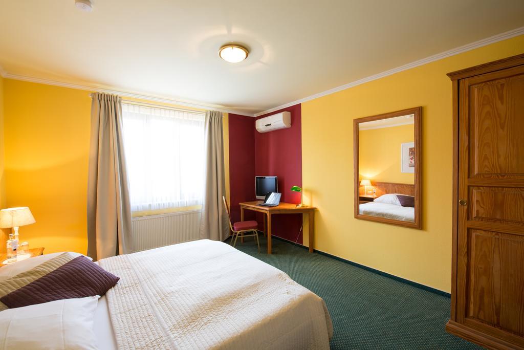 Standard, Double Bed