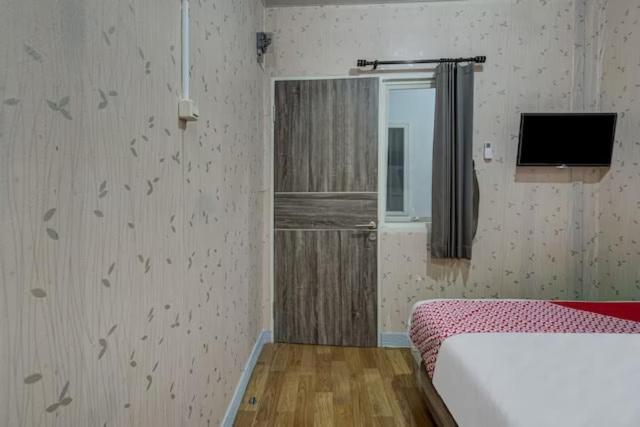 OYO 3198 Sukomanunggal Inn 22/49