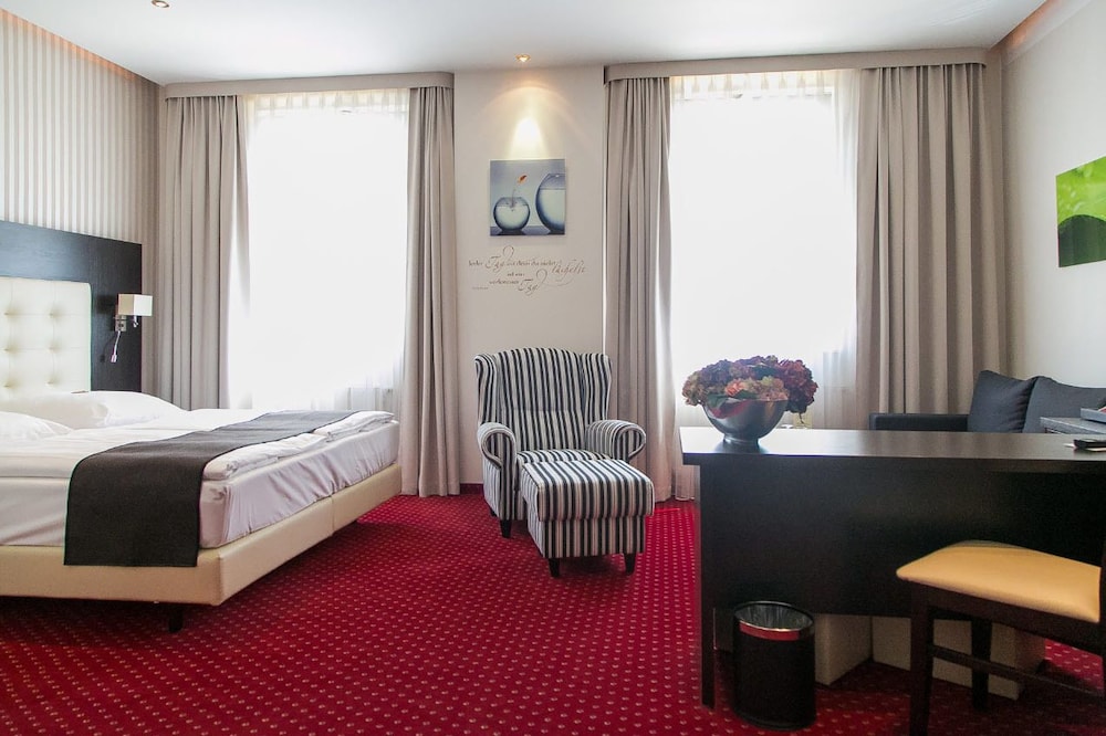 STANDARD, TRIPLE, MULTIPLE BEDS