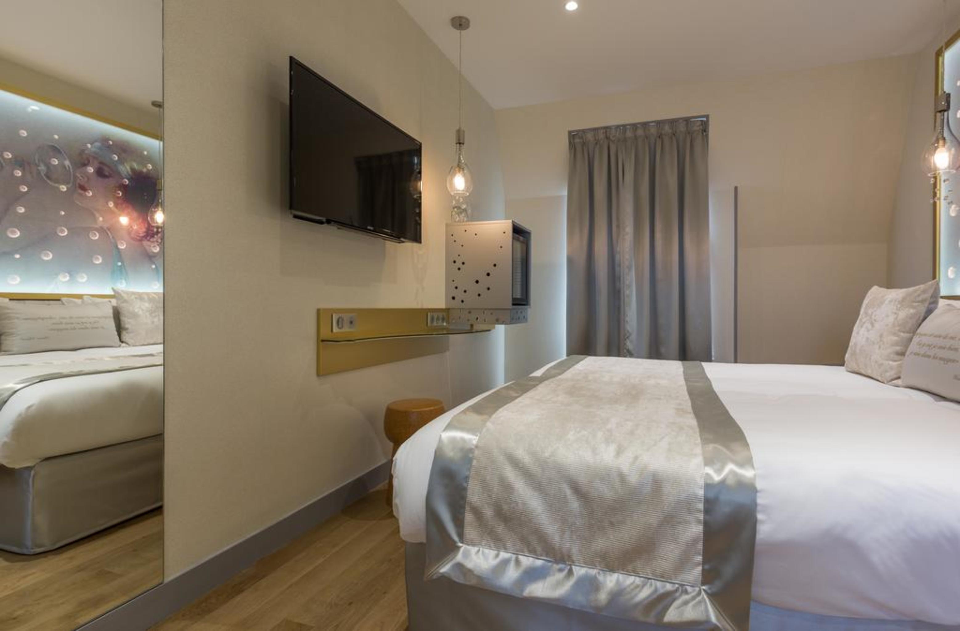 Classic, Double or Twin Bed