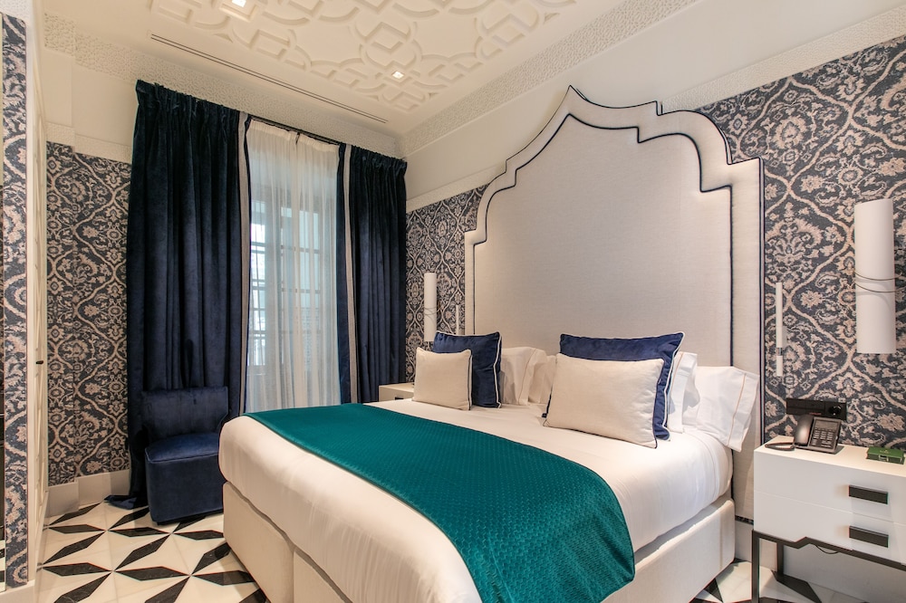 1 BEDROOM, DELUXE, DOUBLE OR TWIN BED