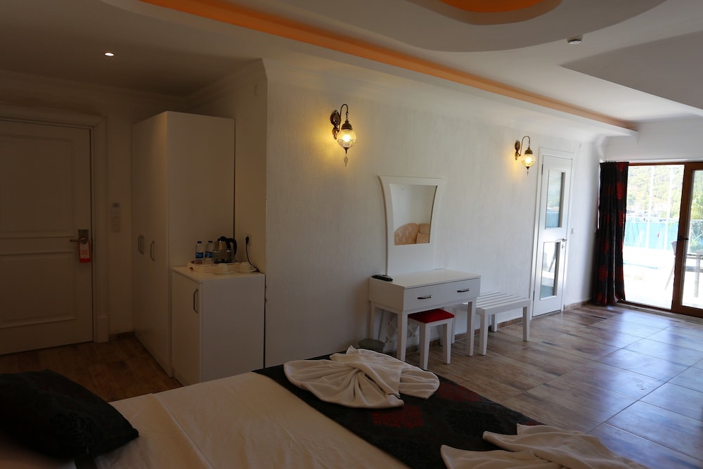 Cennet Life Hotel 55/59