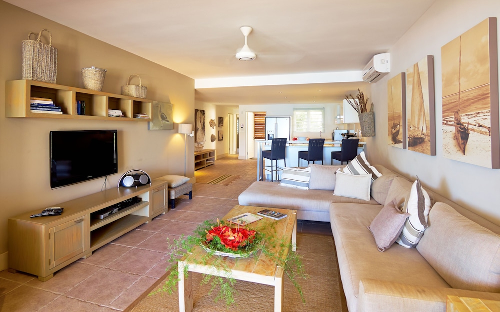 CAPE POINT SEAFRONT SUITES & PENTHOUSE BY LOV 23/51