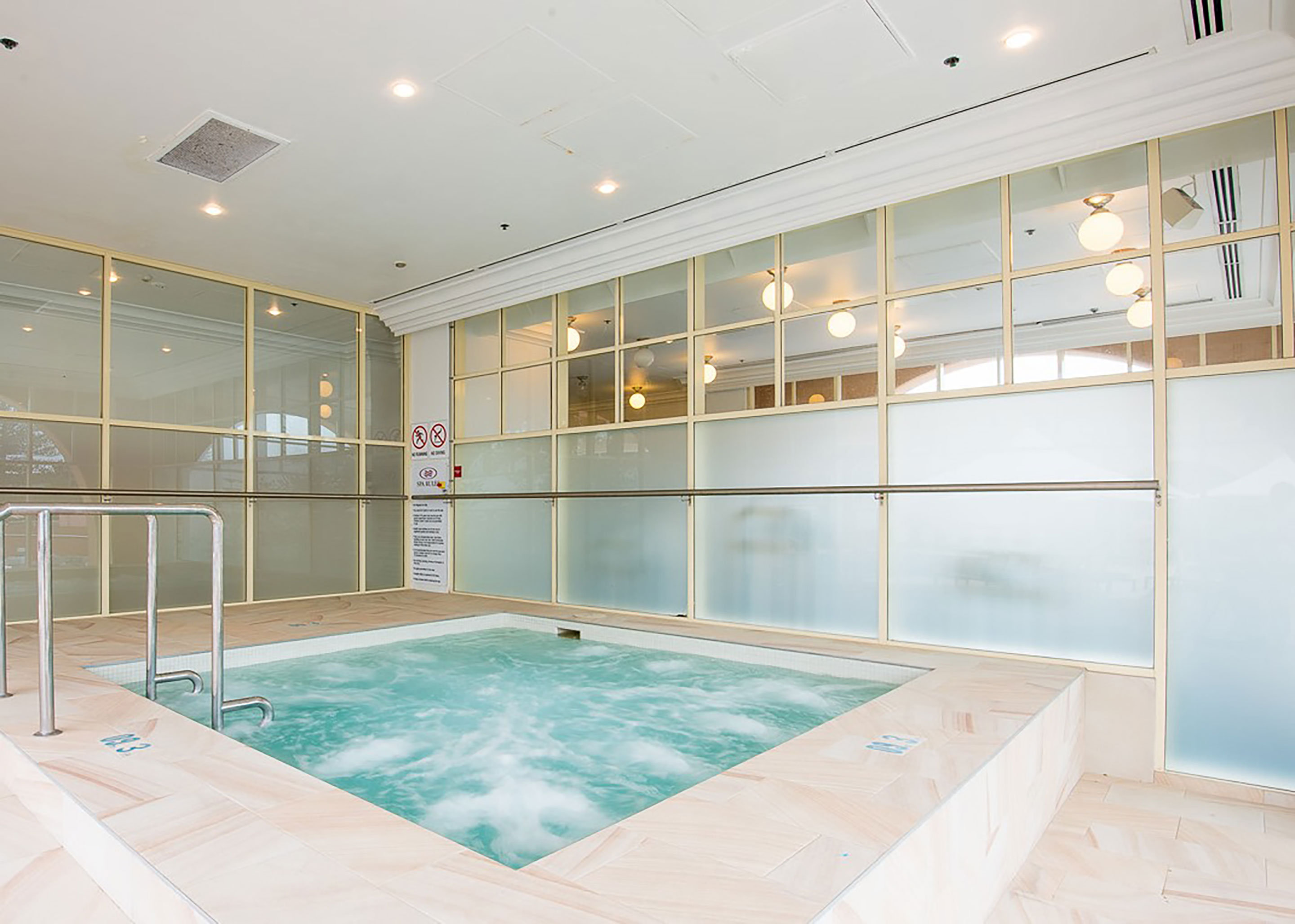 Crowne Plaza Terrigal 36/75