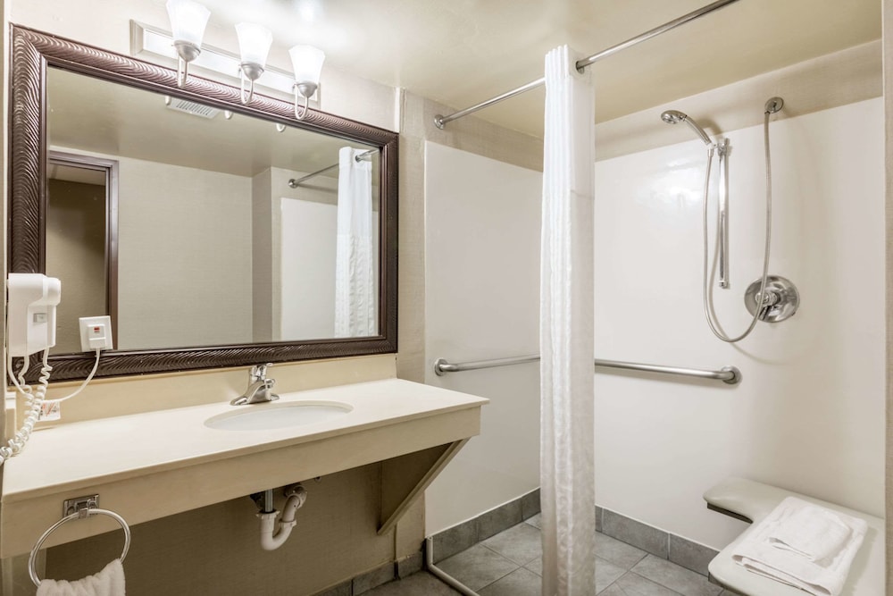 Comfort Suites Austin Airport 11/40