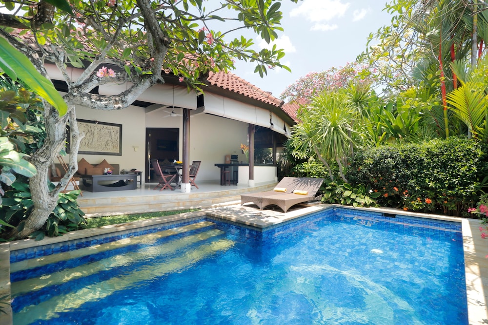 Heliconia Villa 70/77