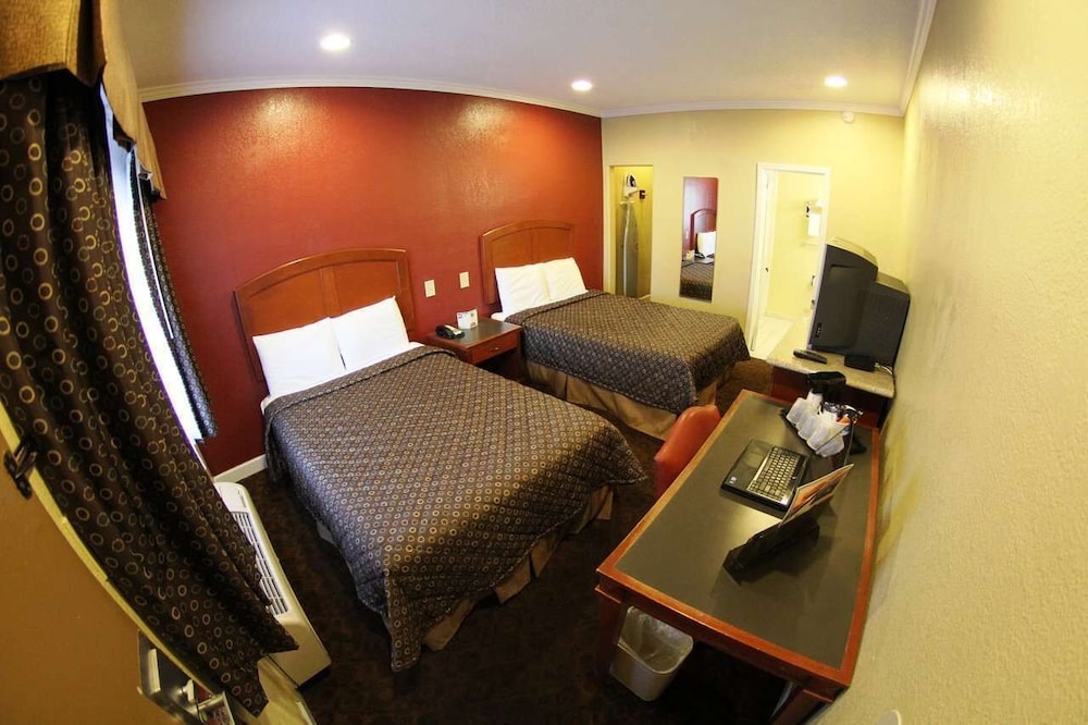Budget Inn of Hayward 23/68