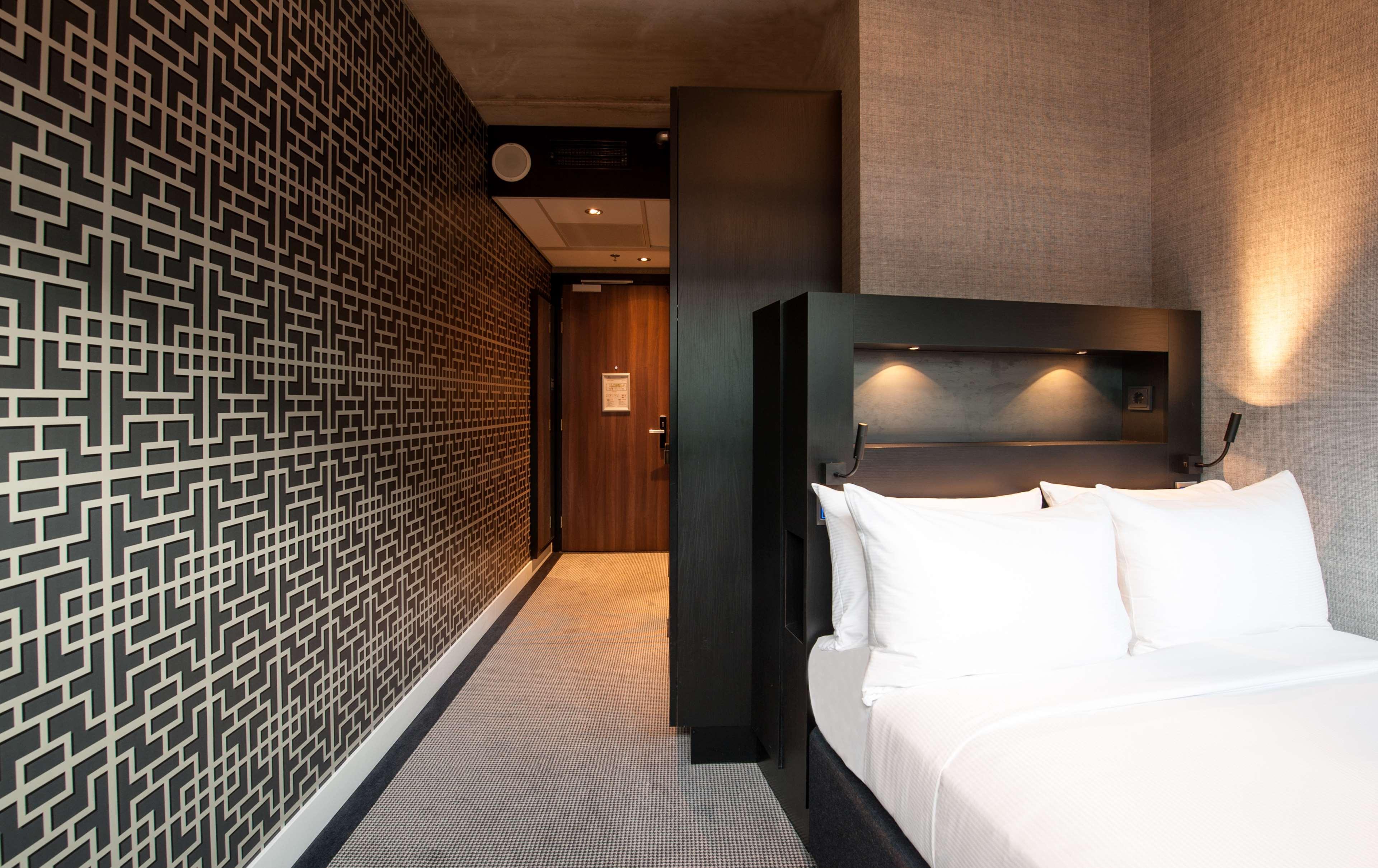 GUEST ROOM, DOUBLE BED, WATER VIEW