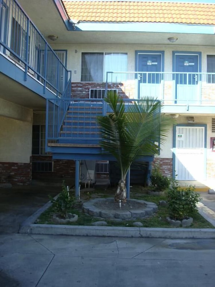 Scottish Inns Long Beach CA 15/26
