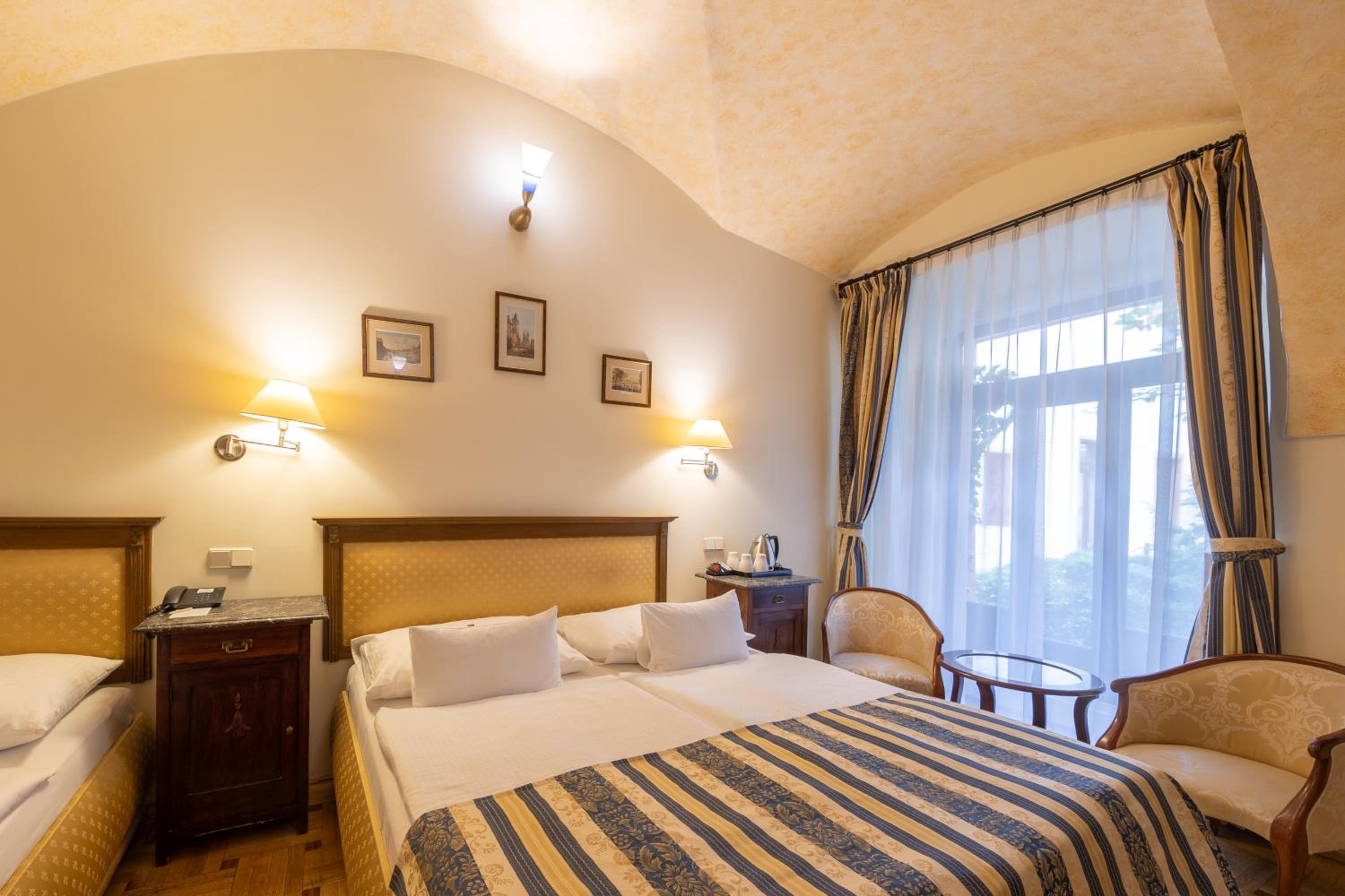 Deluxe, Triple, 3 Beds