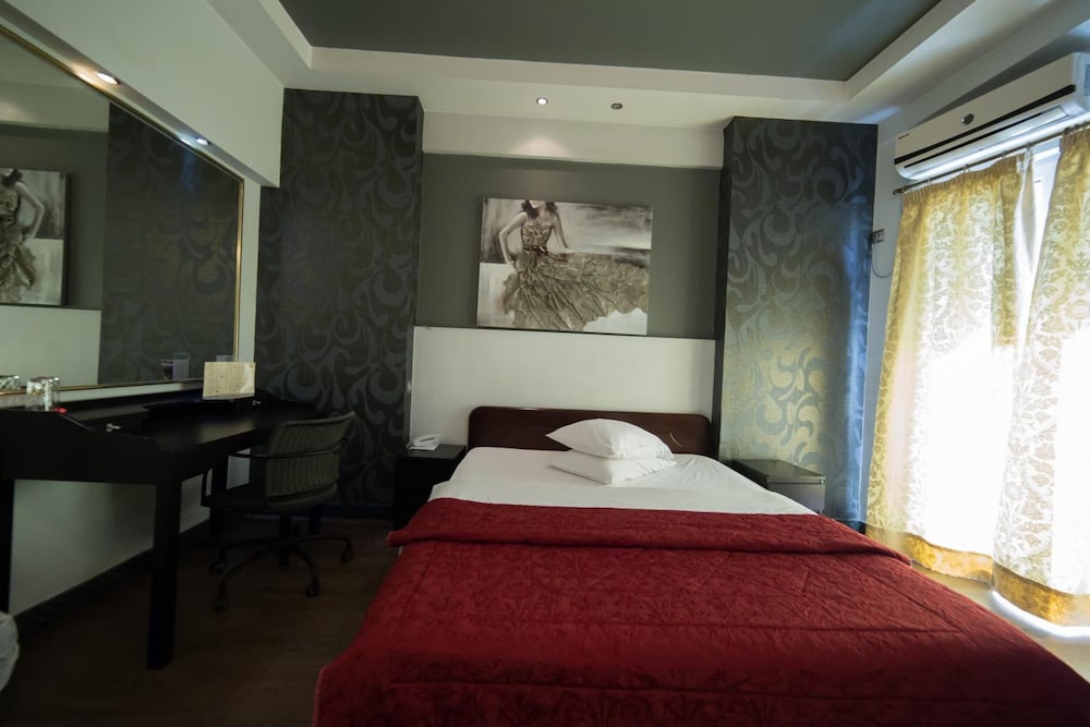 Minoa Hotel 3/22
