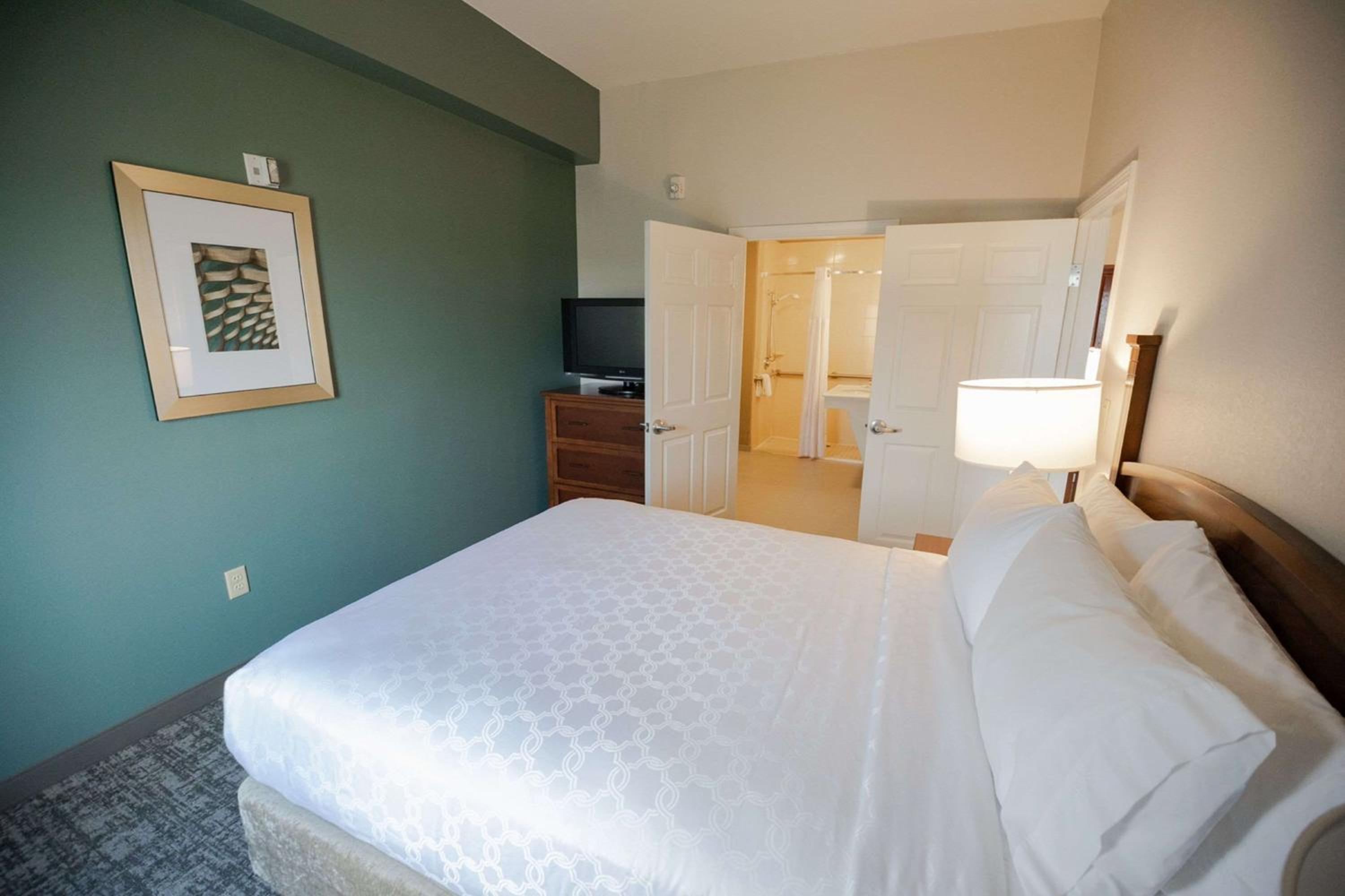 1 BEDROOM, SUITE, KING BED
