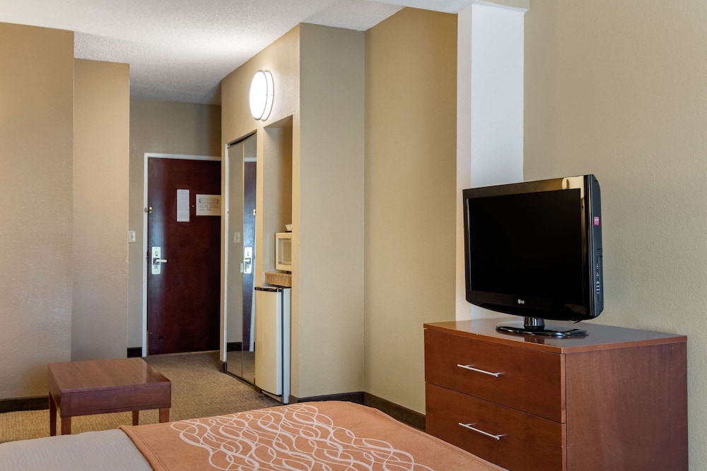 Comfort Inn Suites Suwanee Sugarloaf 5/36