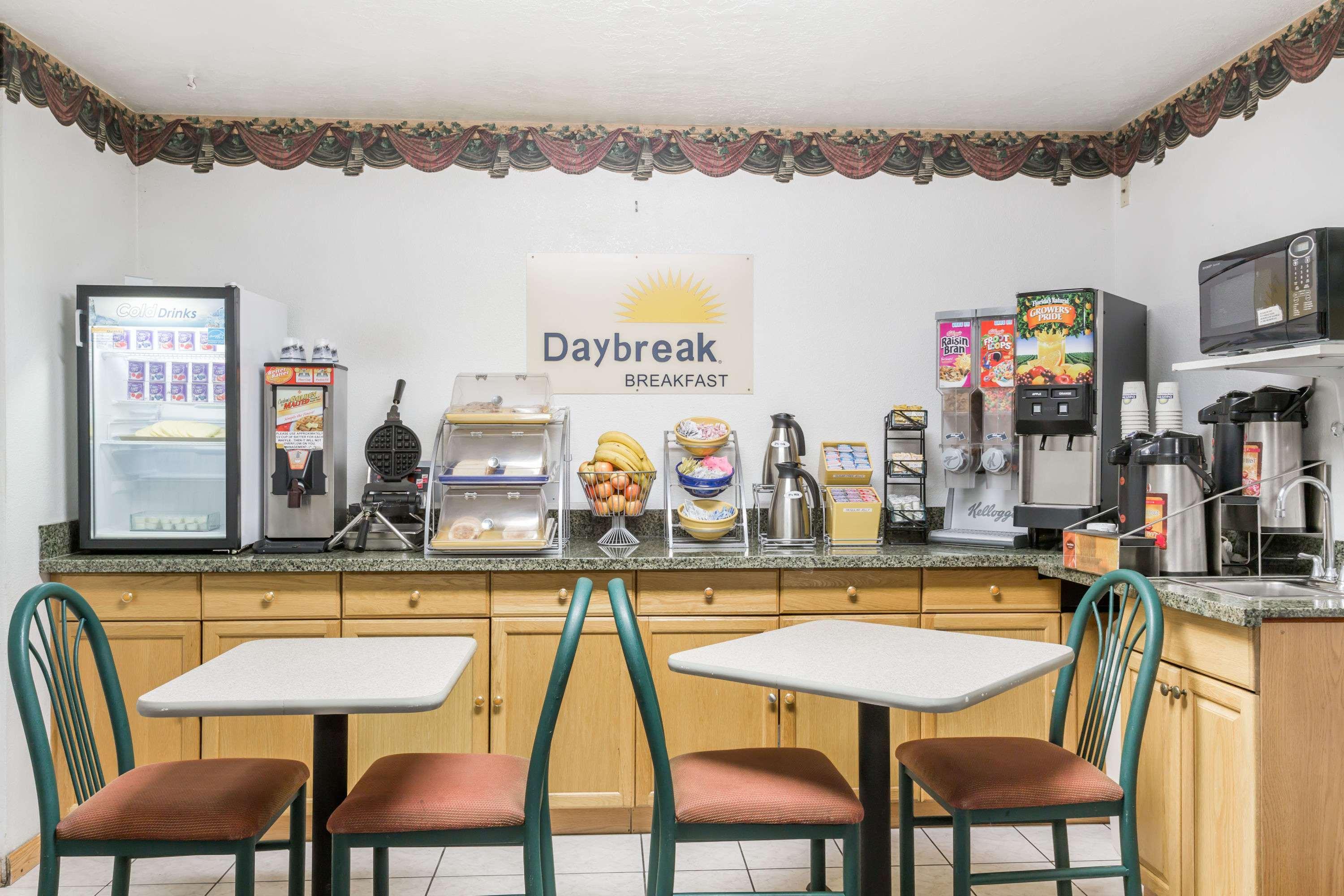 Days Inn by Wyndham Evanston WY 21/25