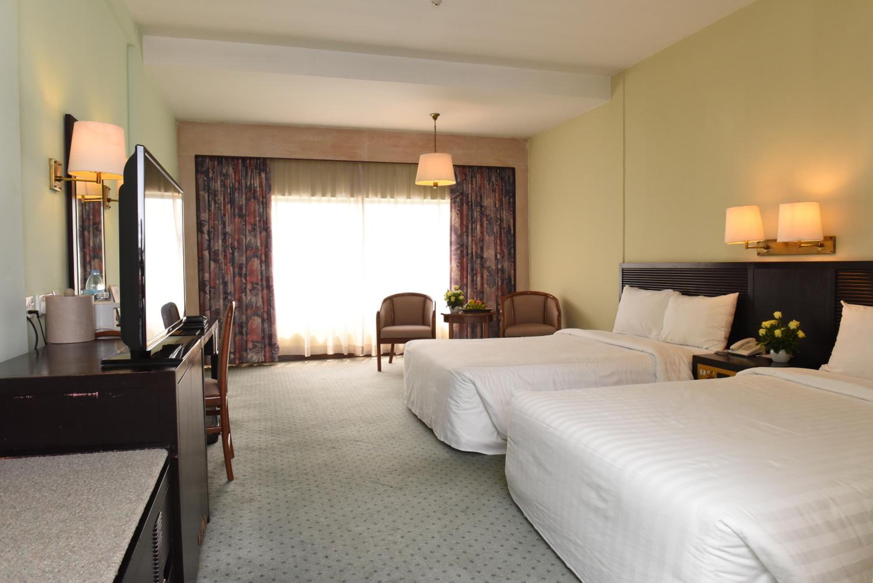 غرفة ديلوكس بسرير مزدوج أو سريرين منفصلين بإطلالة على المدينة، Cambodiana Hotel 7/10
