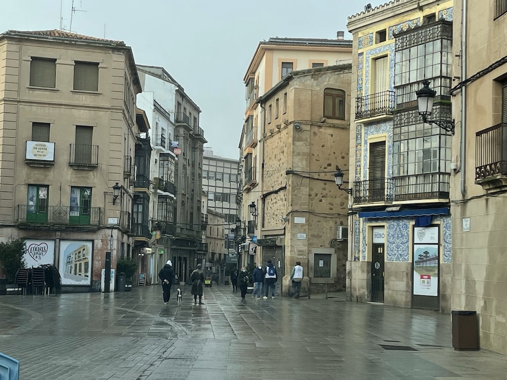 H2 Caceres 52/57