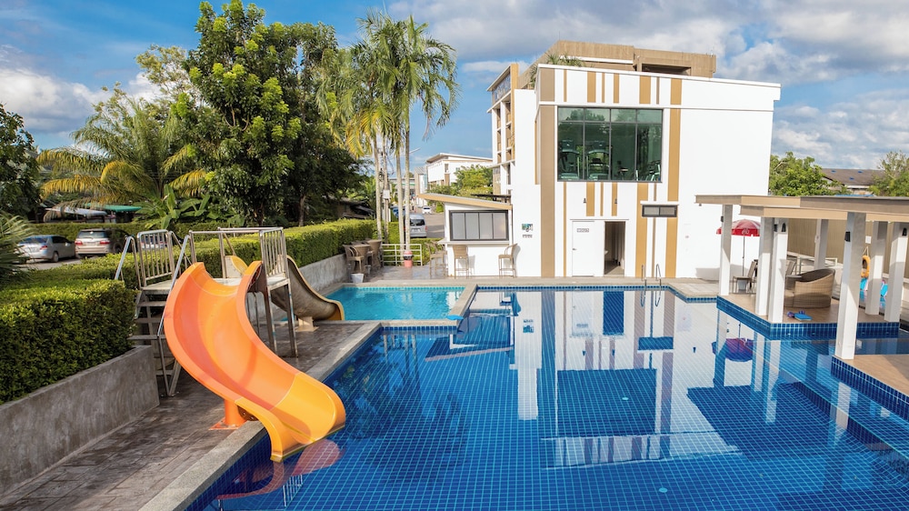 Trat City Hotel 55/56