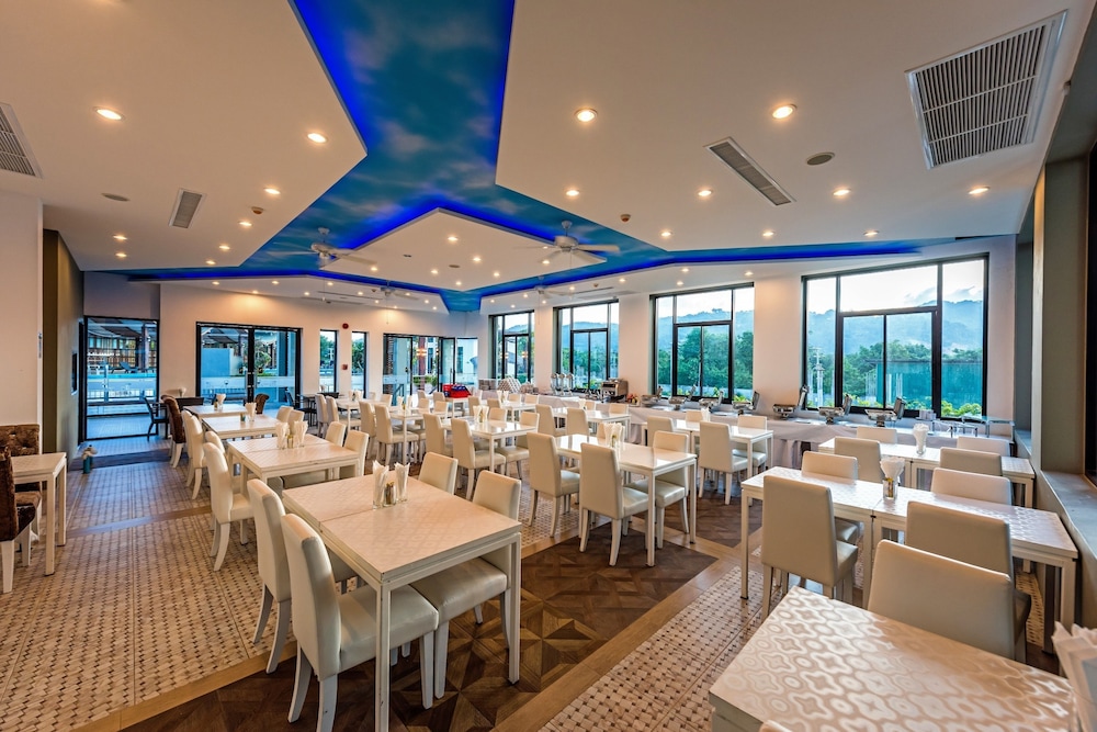 Chalong Miracle Lakeview Resort & Spa 78/100