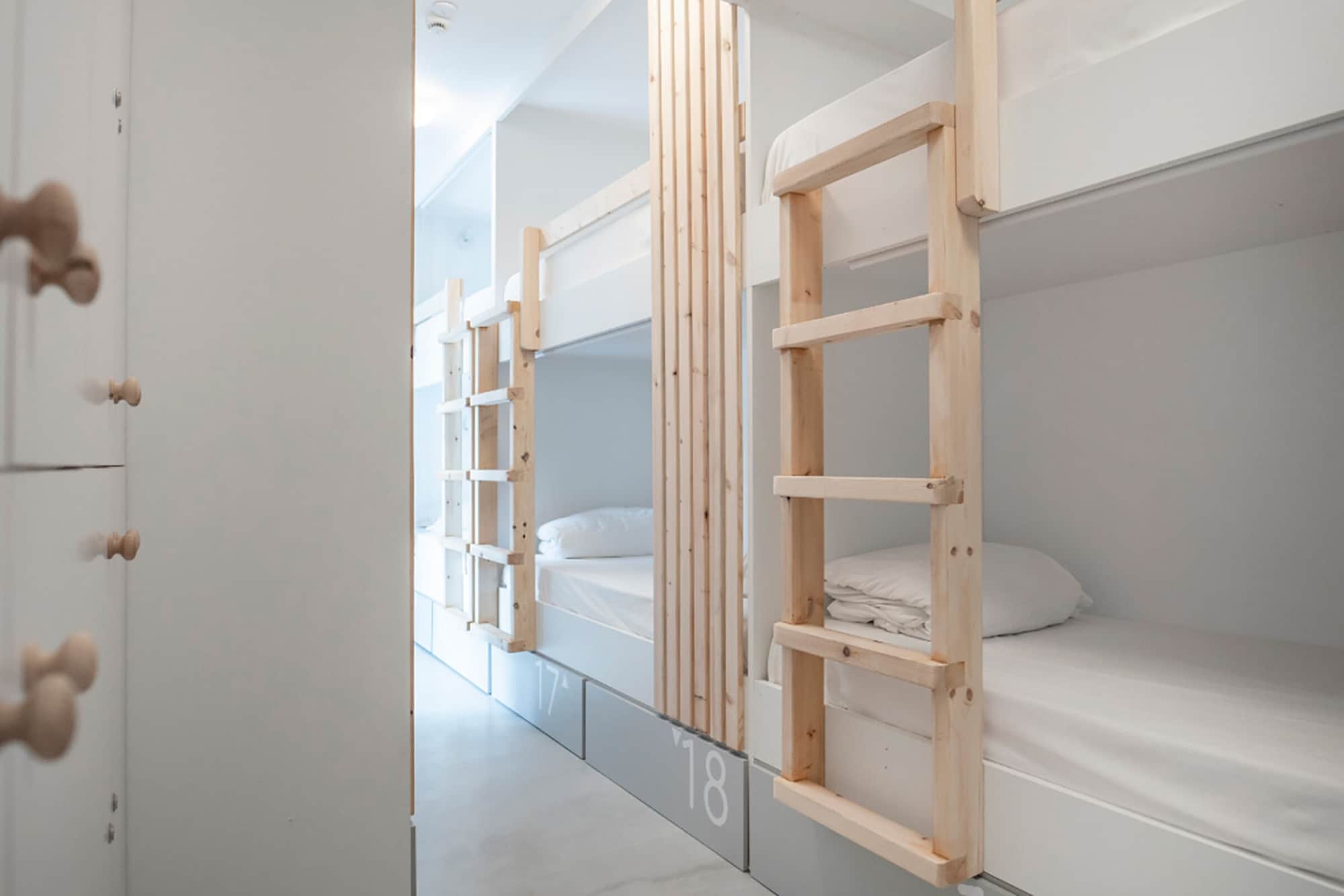 MIXED DORM, 8 BEDS