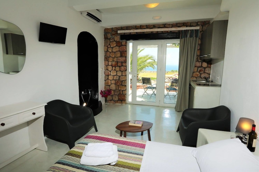 Thea Luxury Resort 24/66