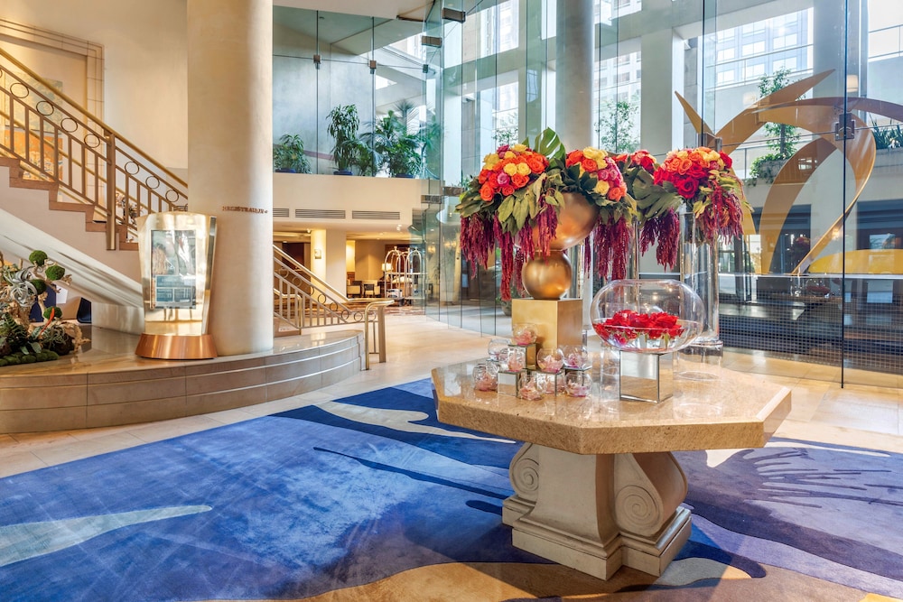 Omni Los Angeles Hotel At California Plaza 66/81
