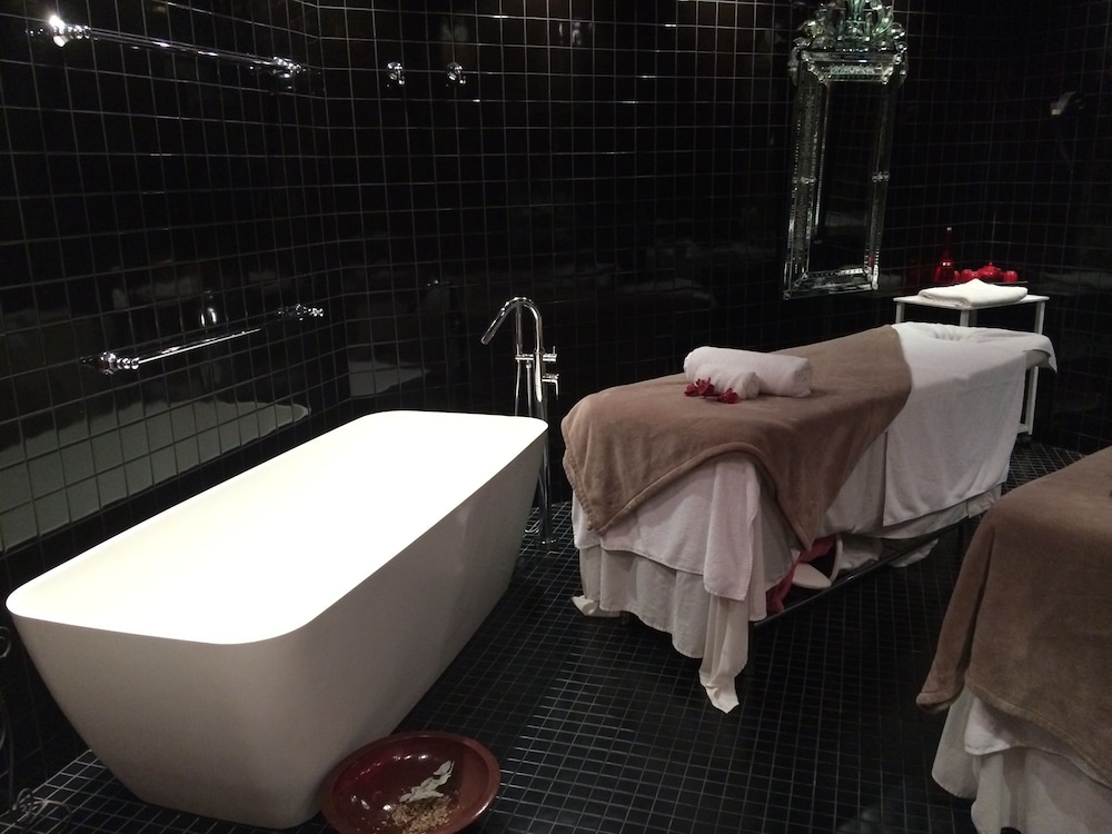 Echoes Boutique Hotel 36/63