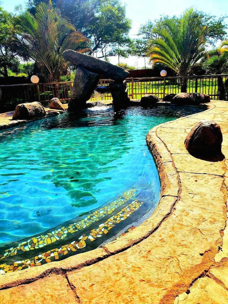 Limpopo Lodge 13/16