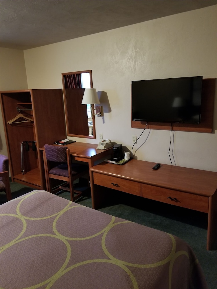 Super 8 by Wyndham Bellingham Airport/Ferndale WA 52/57