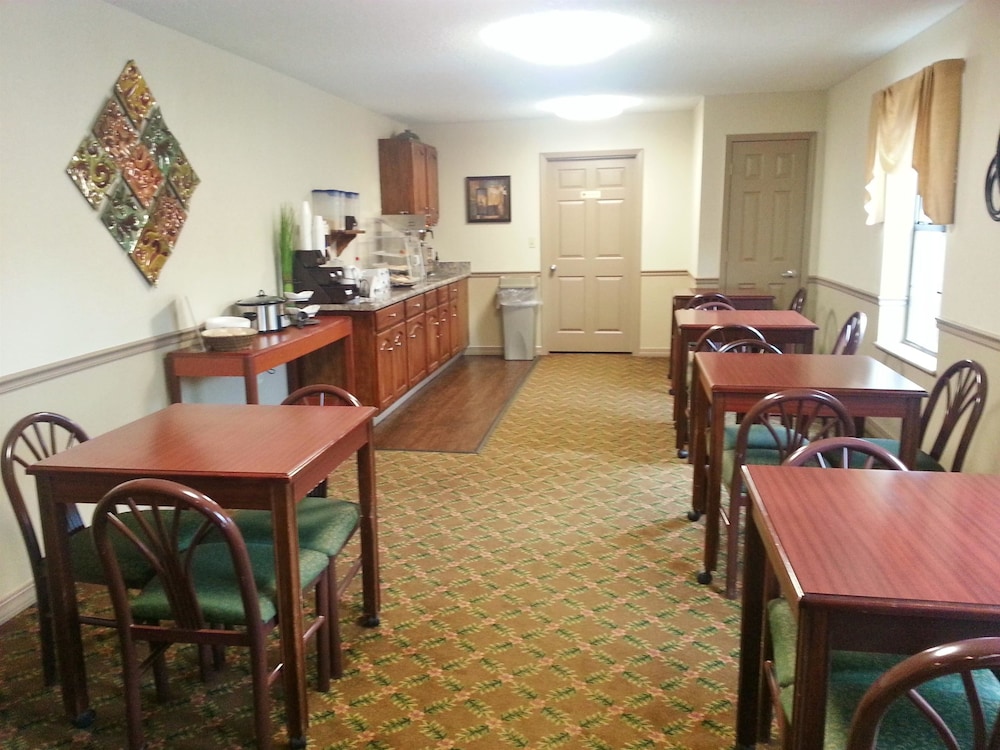 Americas Best Value Inn & Suites Maumelle North Little Rock 17/22