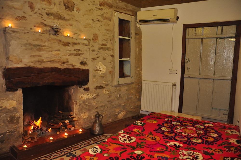 Kirkinca House Hotel 38/76