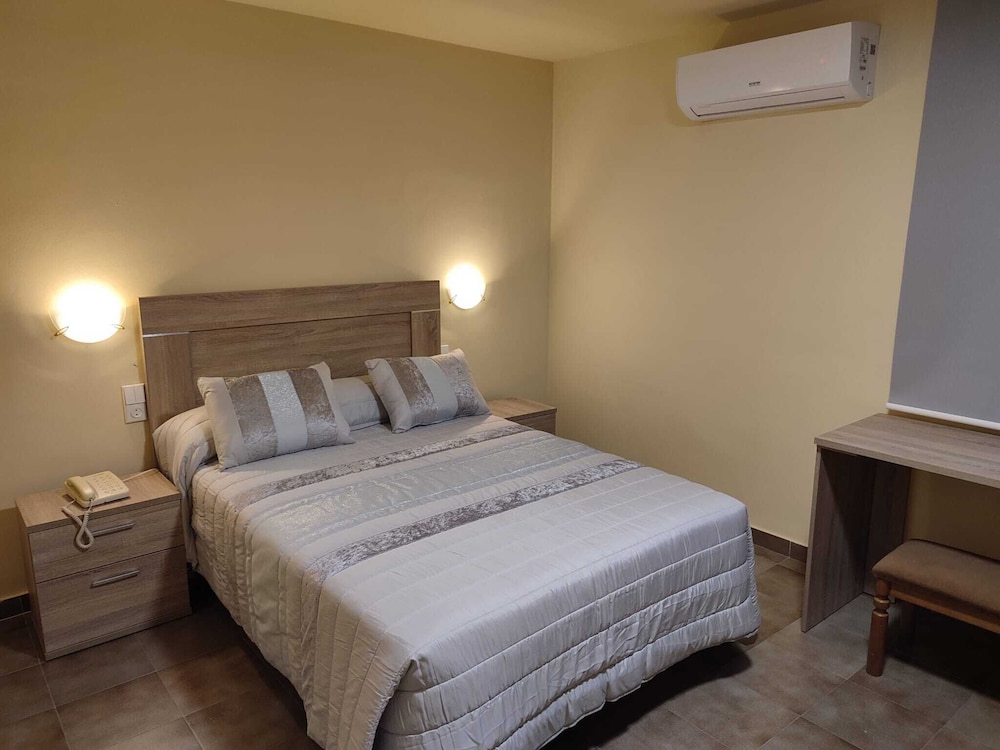 Novo Hotel 4/15