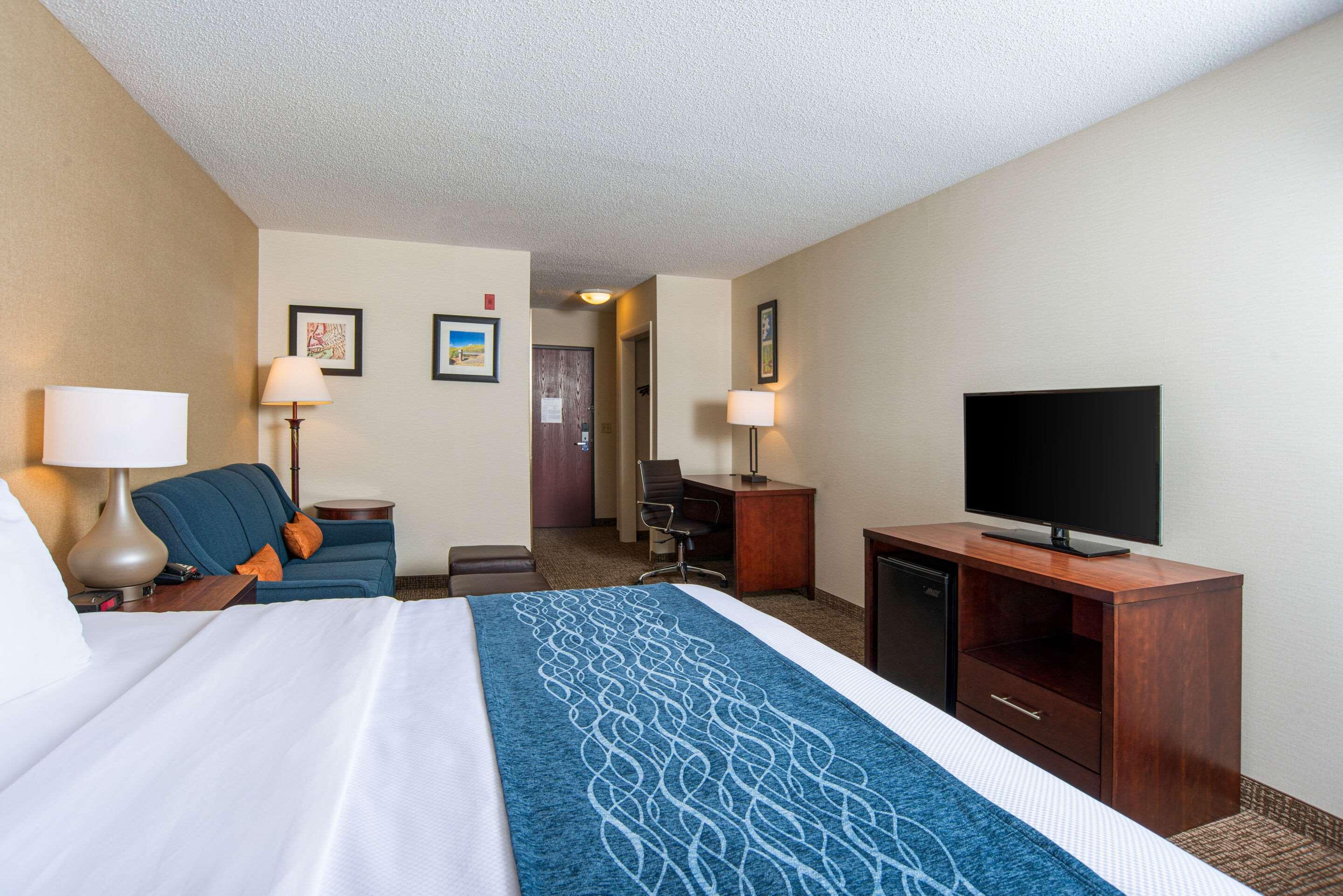Efficiency, Suite, King Bed