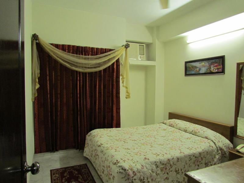 Double Deluxe Room (One King Bed)