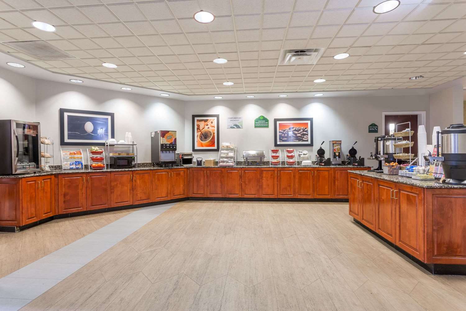 Lobby at Wingate By Wyndham Chesapeake, CHESAPEAKE - VA