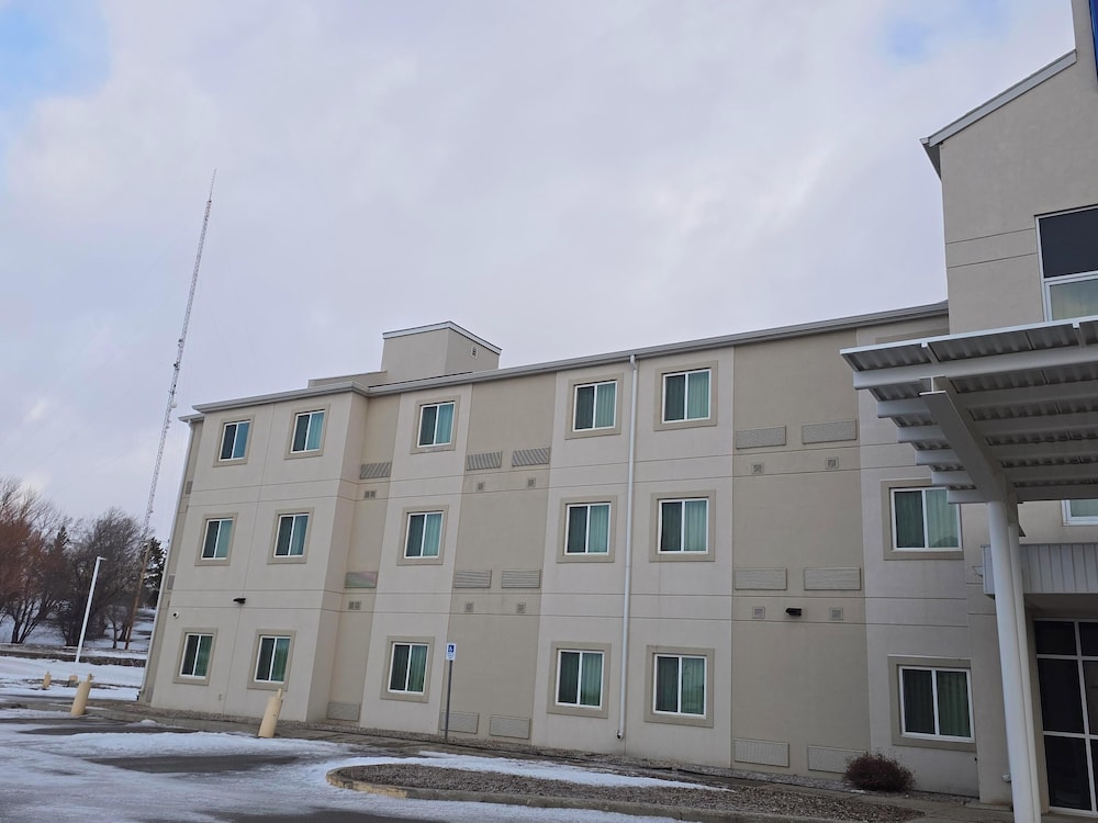 Super 8 by Wyndham Estevan 2/47