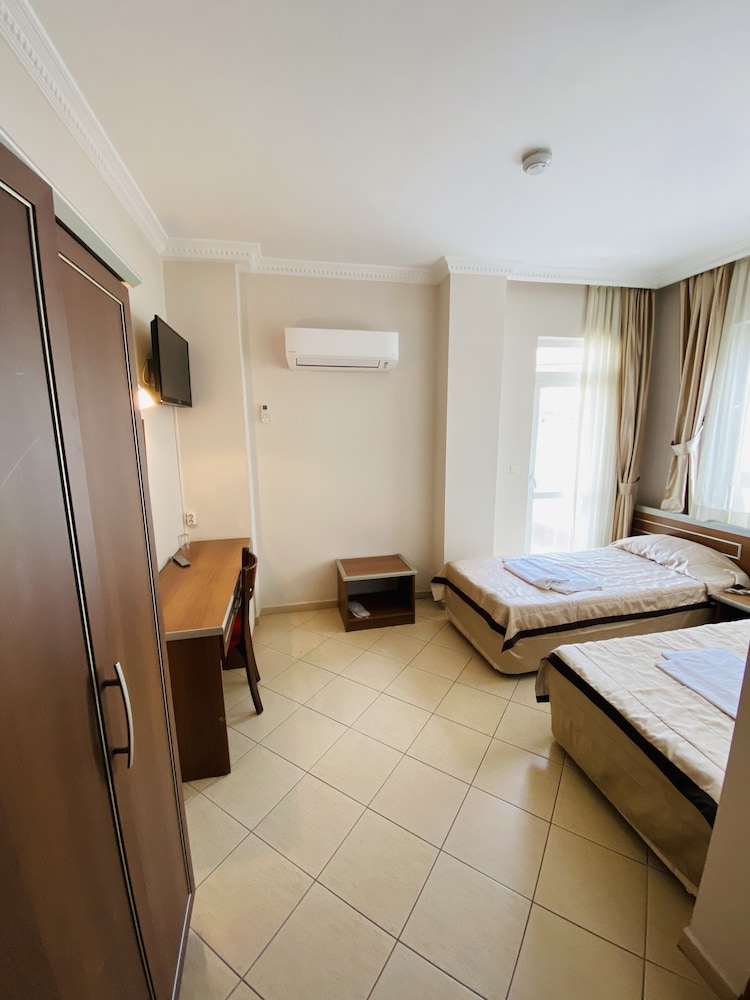 Lemon Hotel 30/50
