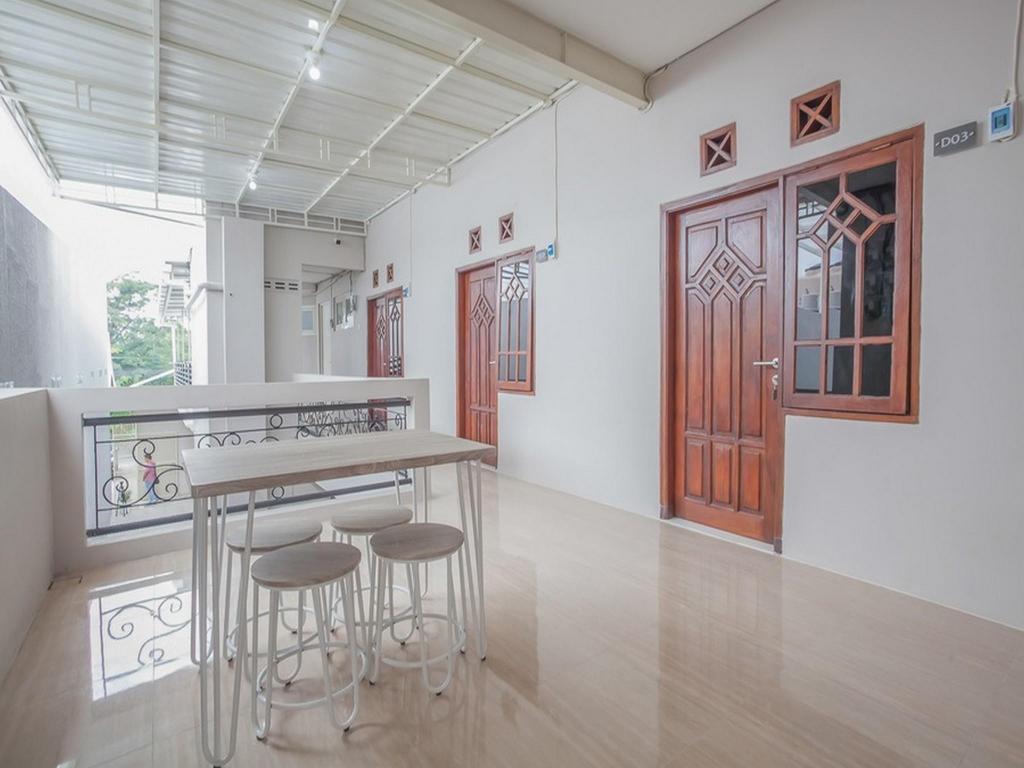 RedDoorz near Ciputra Golf Surabaya 43/50