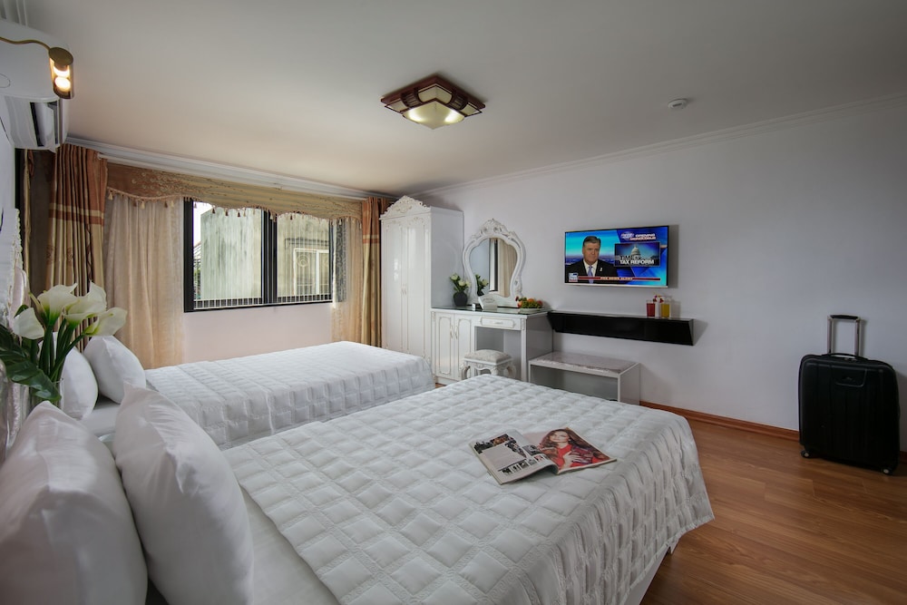 Oriental, Twin Beds, City or Lake View، Kingly Hotel 2/5