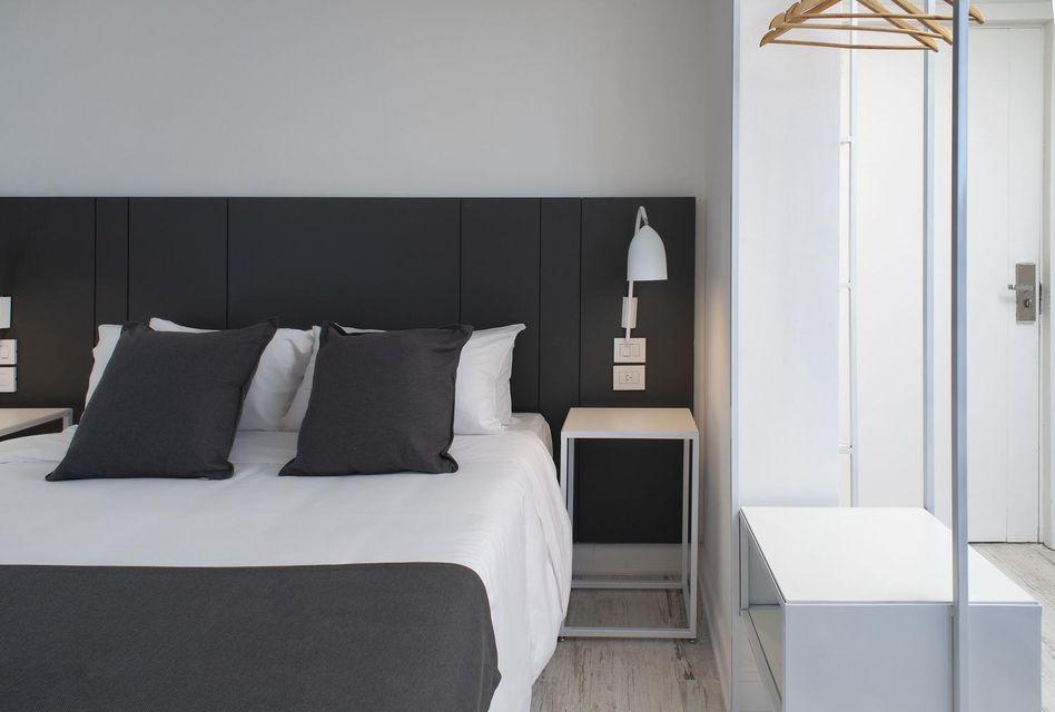 Room, Single