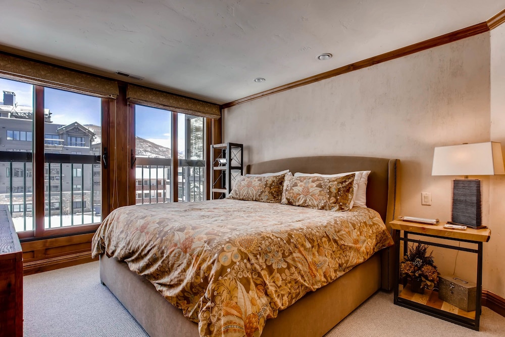 The Vail Spa Condominiums 25/76