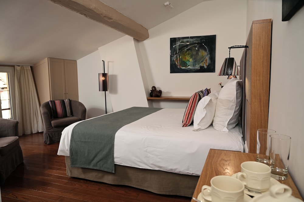 ROOM, DOUBLE BED