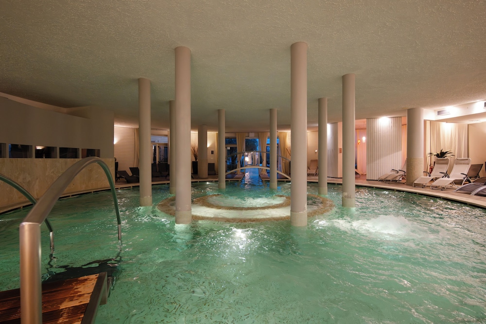 swimming pool spa