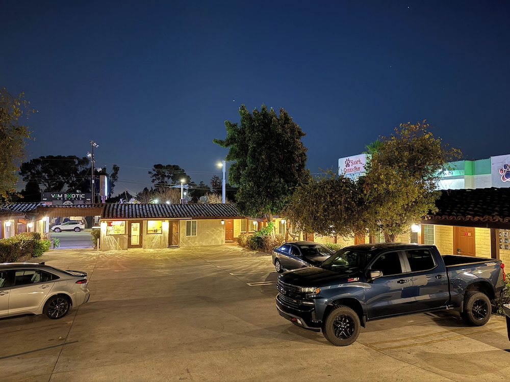 El Patio Inn Studio City 50/59