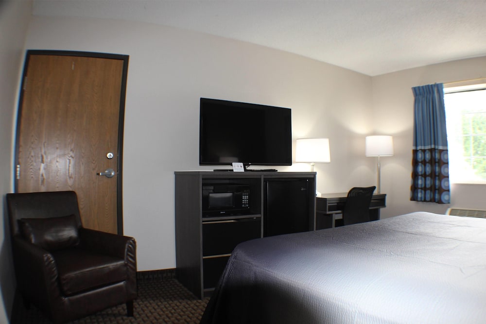 Super 8 by Wyndham Gardner 43/47